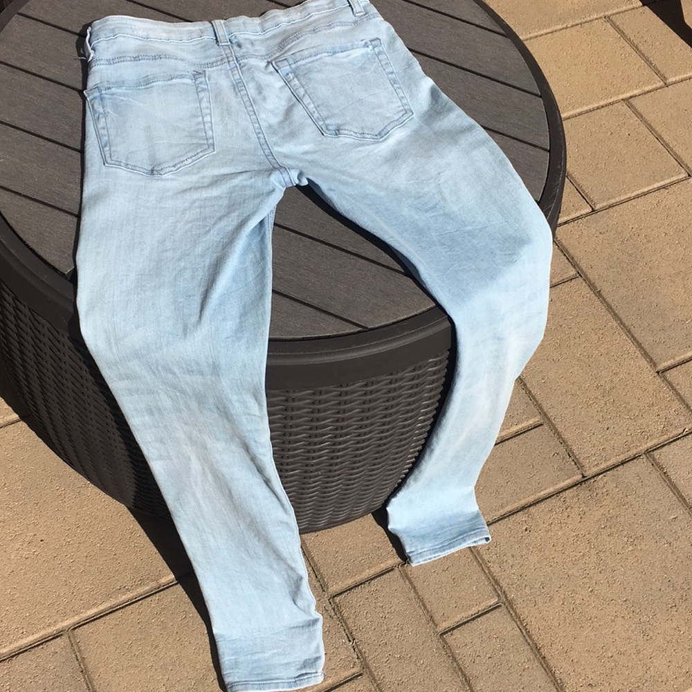 Light Ripped Jeans - Picture 2 of 4